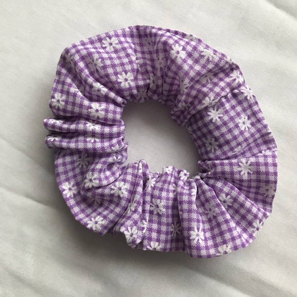 Handmade Scrunchie ‘KENZI’ - Picture 3 of 4